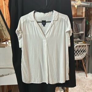 Gap V-neck white shirt